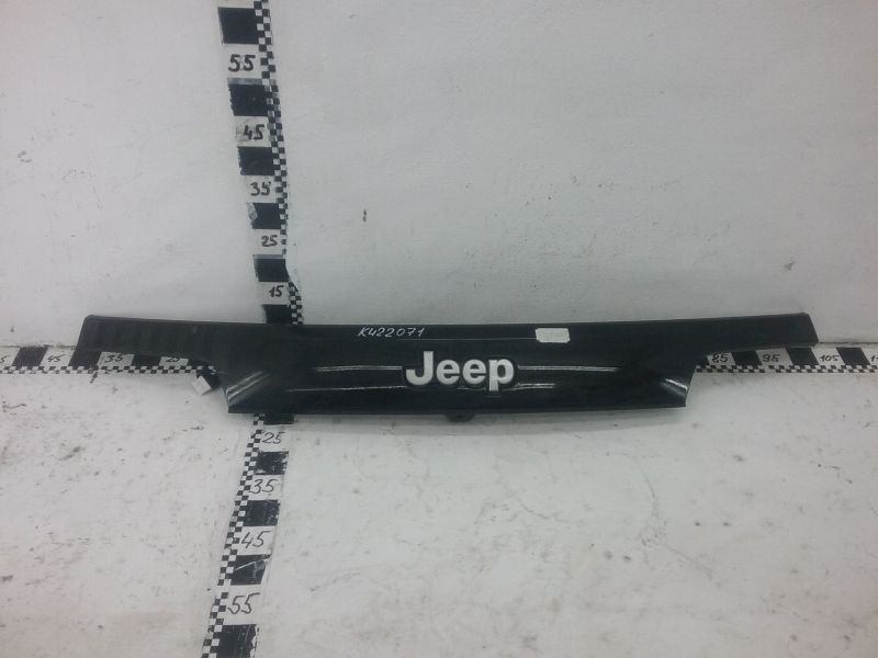 Накладка крышки багажника Jeep Grand Cherokee WK2 Restail