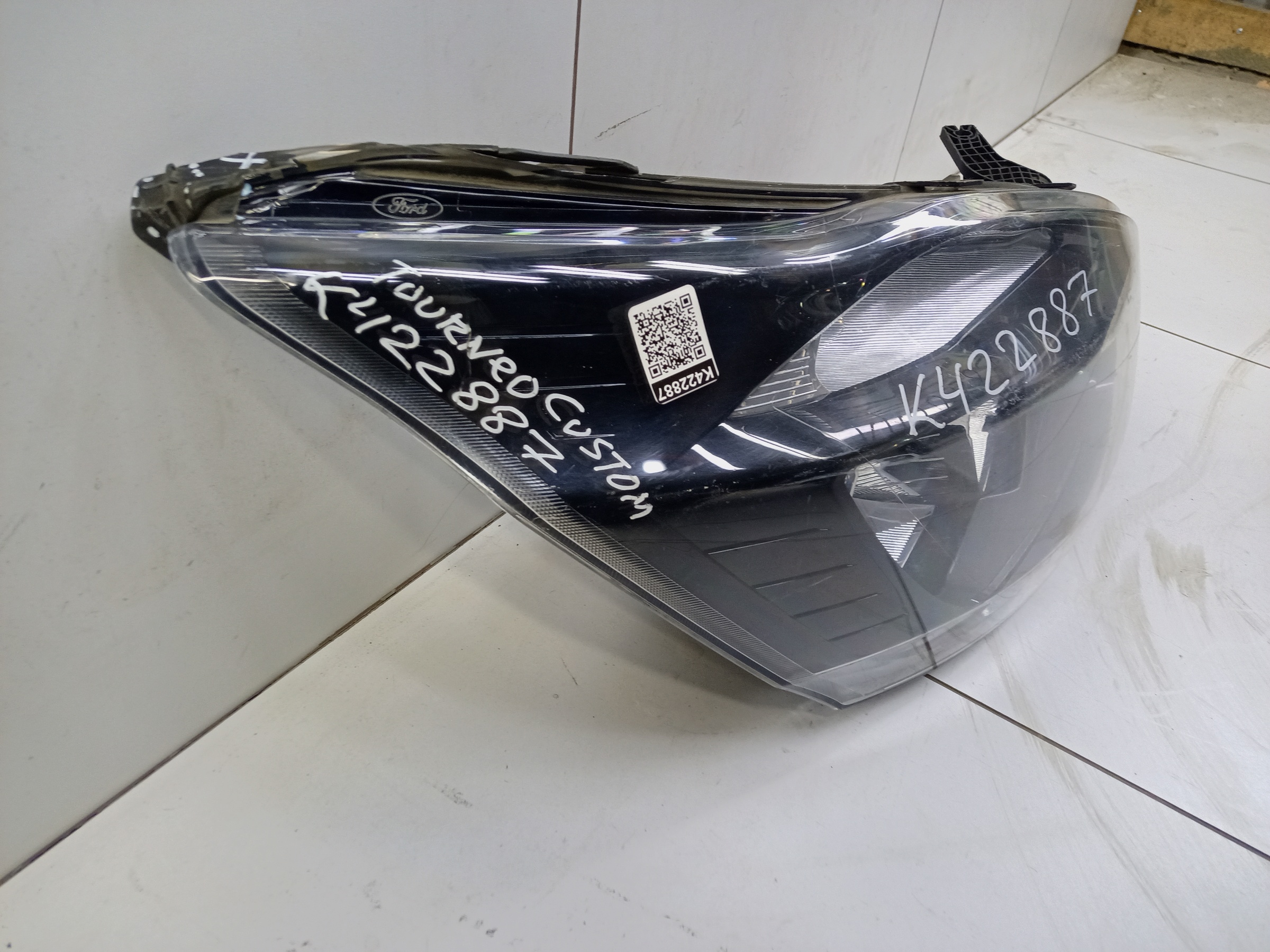 Фара передняя правая Ford Tourneo Custom галоген черная