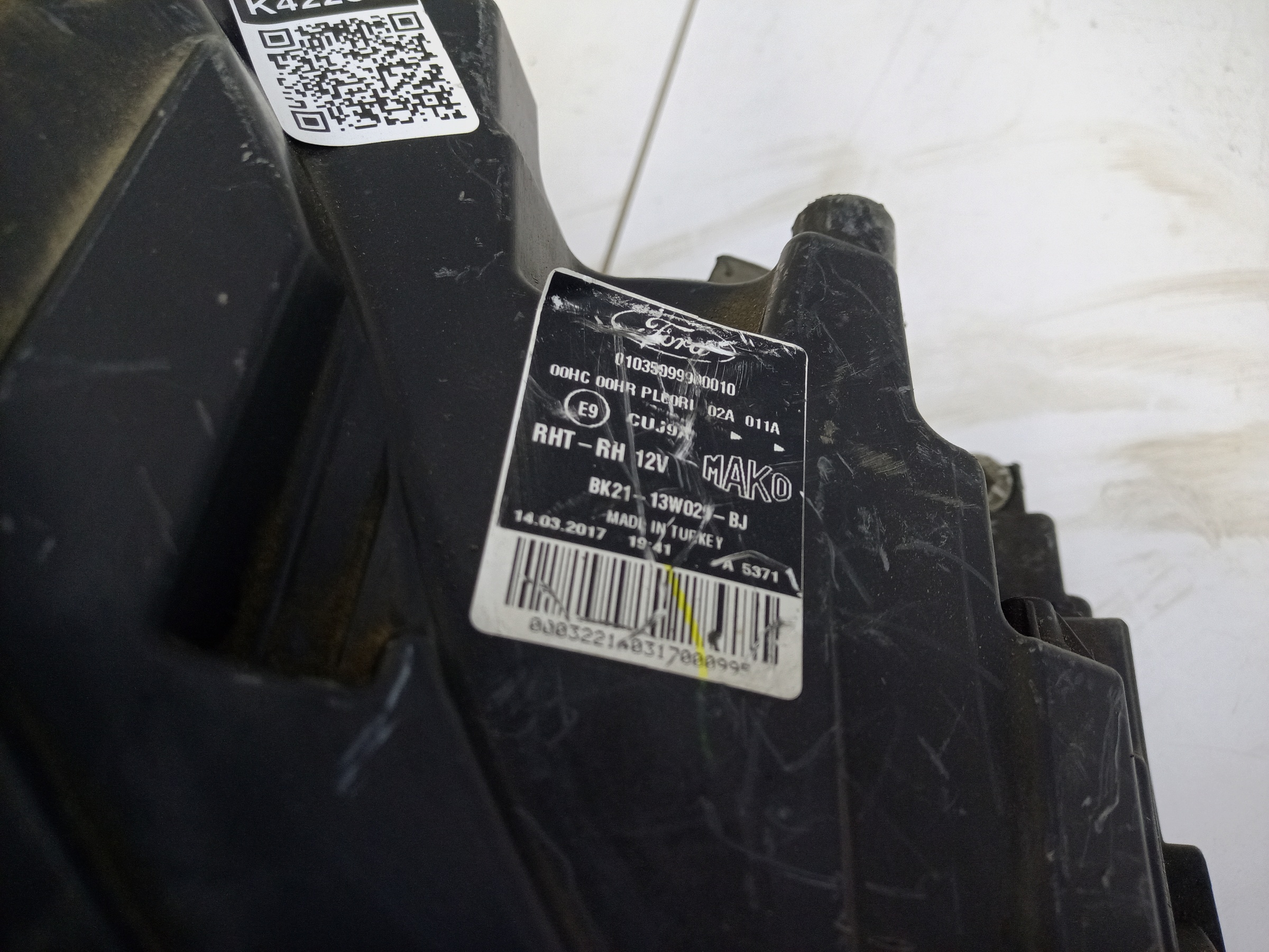 Фара передняя правая Ford Tourneo Custom галоген черная