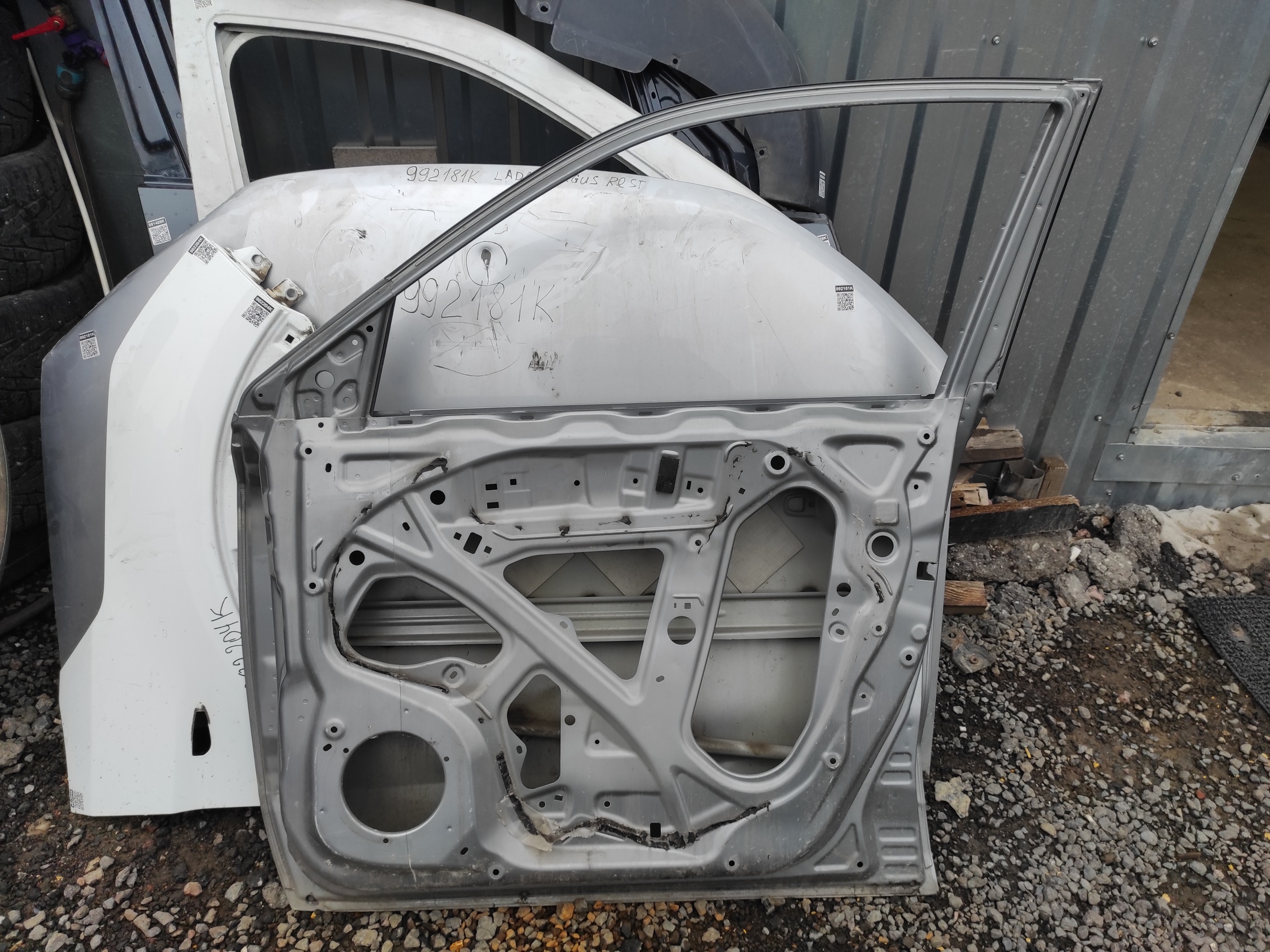 Дверь передняя правая Suzuki Vitara 2