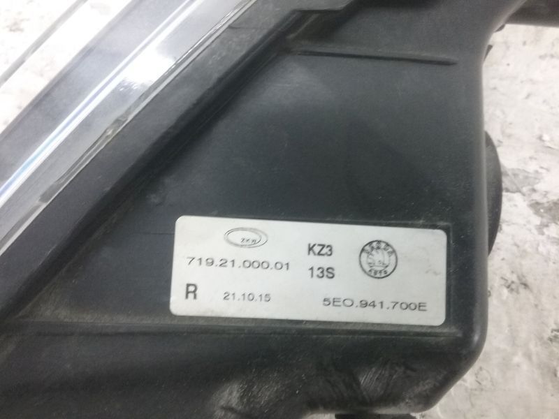Фара ПТФ передняя правая Skoda Octavia A7