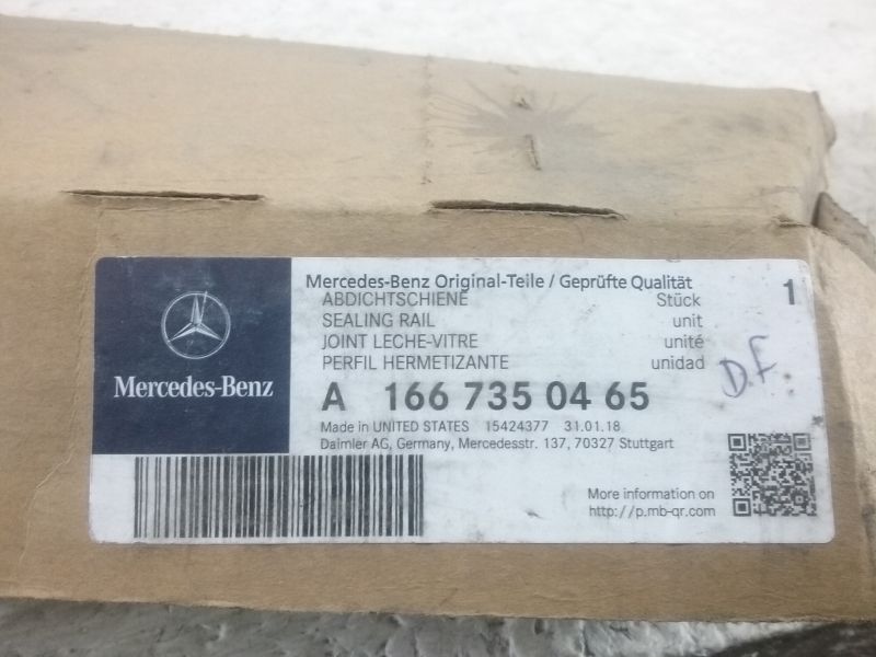 Молдинг стекла двери задней правой Mercedes Benz GL-klasse X166