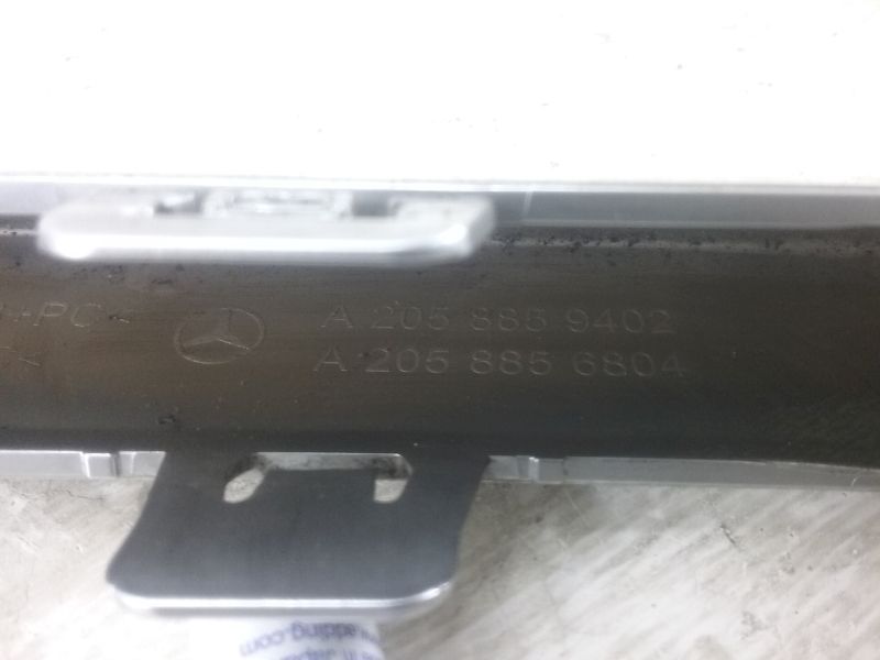 Накладка хром переднего бампера Mercedes Benz C-klasse W205 AMG