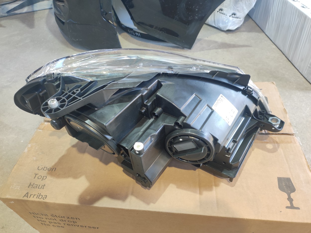 Фара передняя левая Mercedes Benz C-klasse W204 Restail Ксенон адаптив