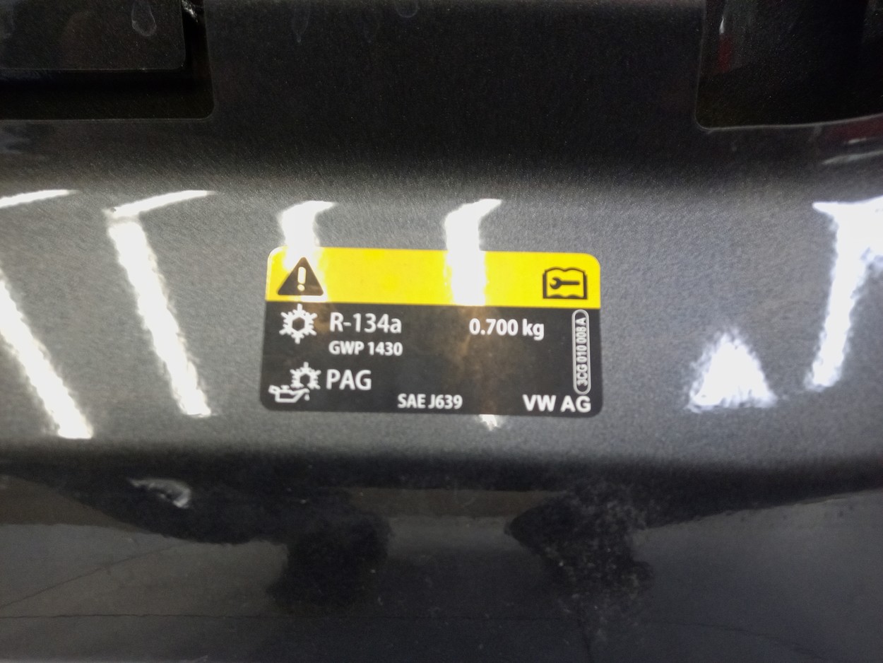 Капот Volkswagen Touareg 3