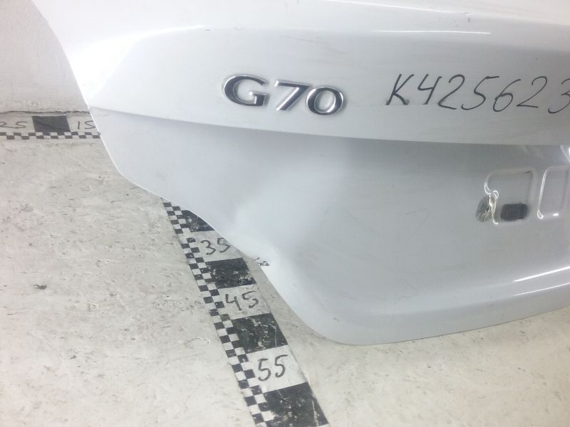 Крышка багажника Genesis G70