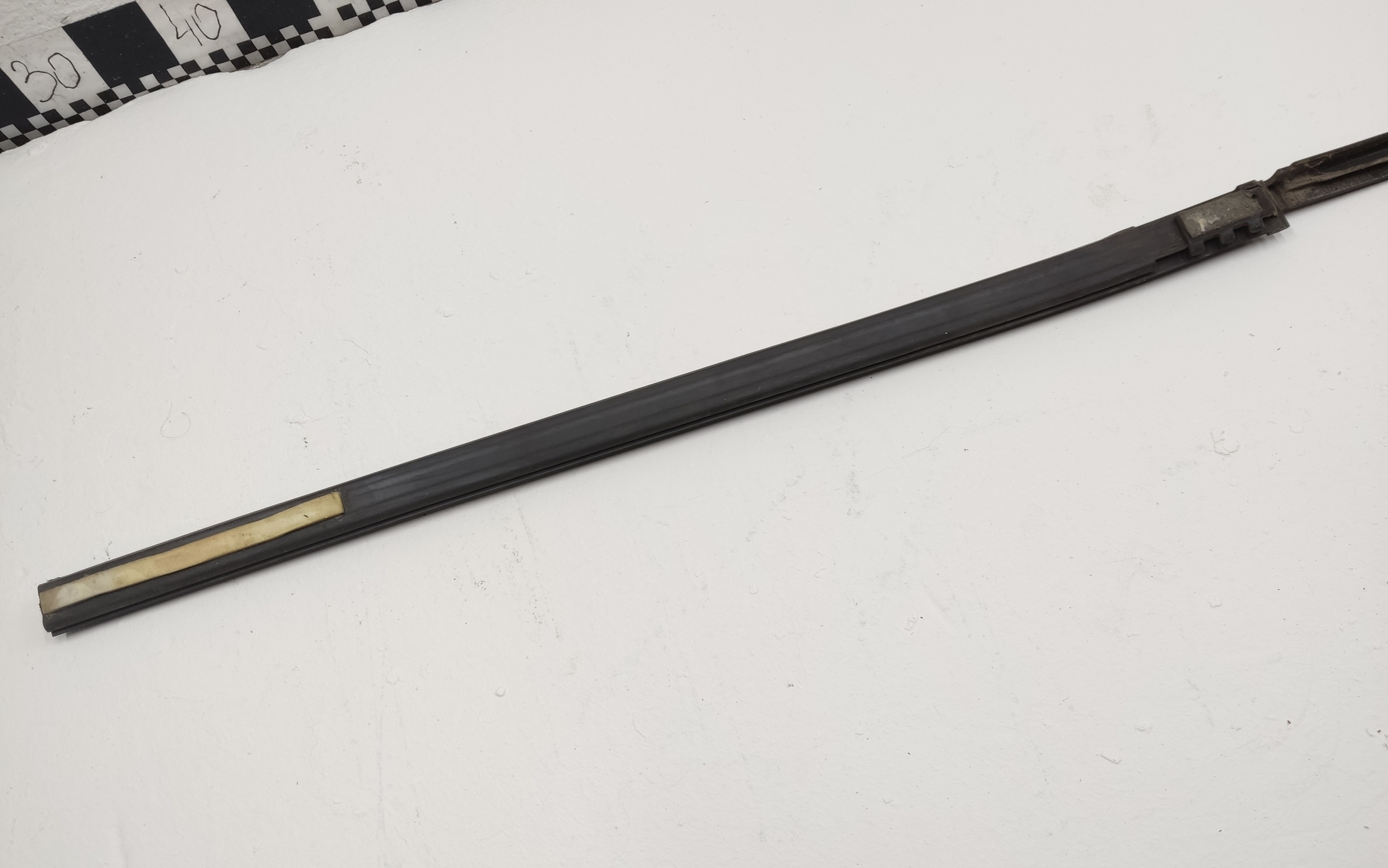 Уплотнитель лобового стекла левый Lexus GX 1