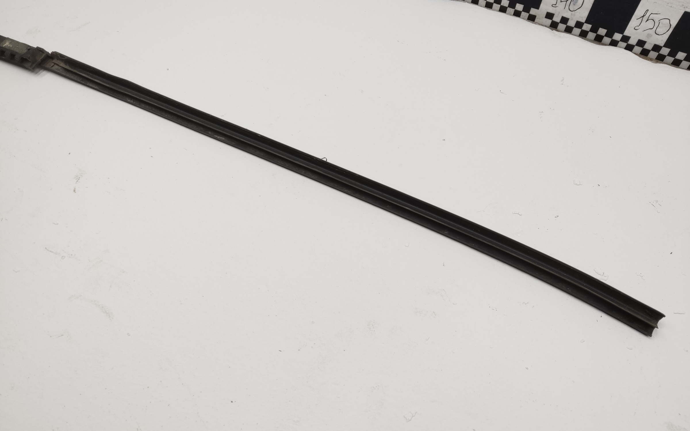 Уплотнитель лобового стекла левый Lexus GX 1