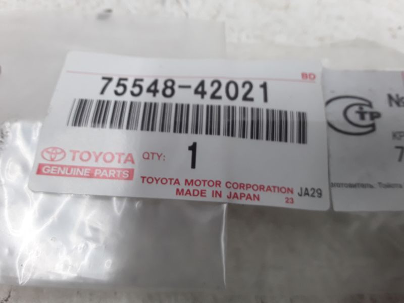 Уплотнитель лобового стекла правый Toyota RAV4 CA30