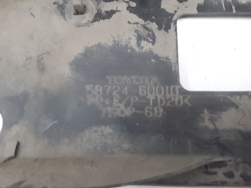 Пыльник заднего бампера левая часть Toyota Land Cruiser 200