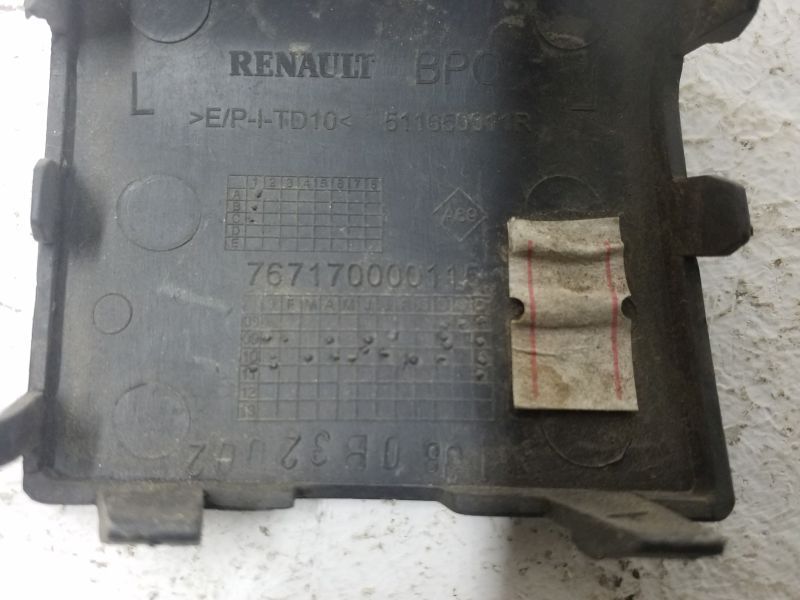 Заглушка буксировочного крюка заднего бампера Renault Fluence