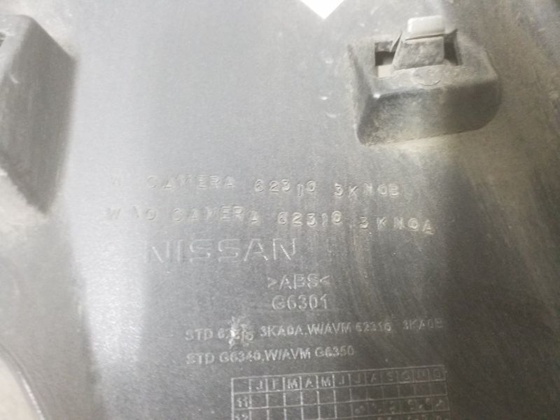 Решетка радиатора Nissan Pathfinder R52 Restail под камеру