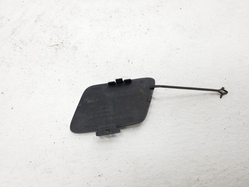 Заглушка буксировочного крюка переднего бампера Audi A4 B9