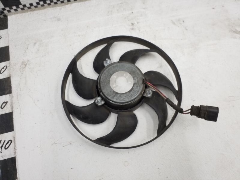 Вентилятор охлаждения двигателя правый Volkswagen Passat B6