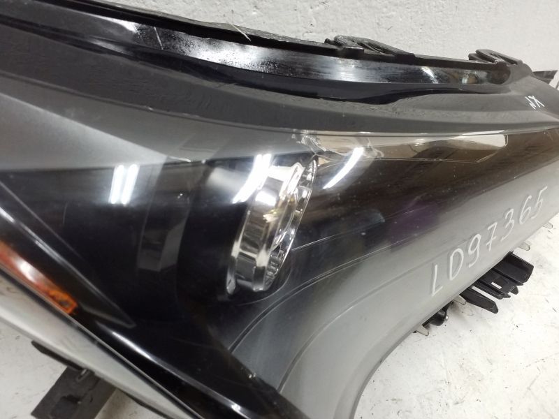 Фара передняя правая Lexus NX LED