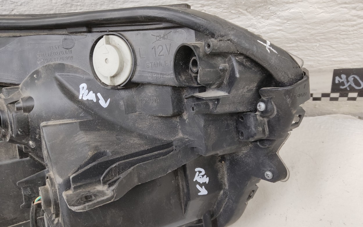 Фара передняя левая Toyota RAV4 CA40 Restail LED