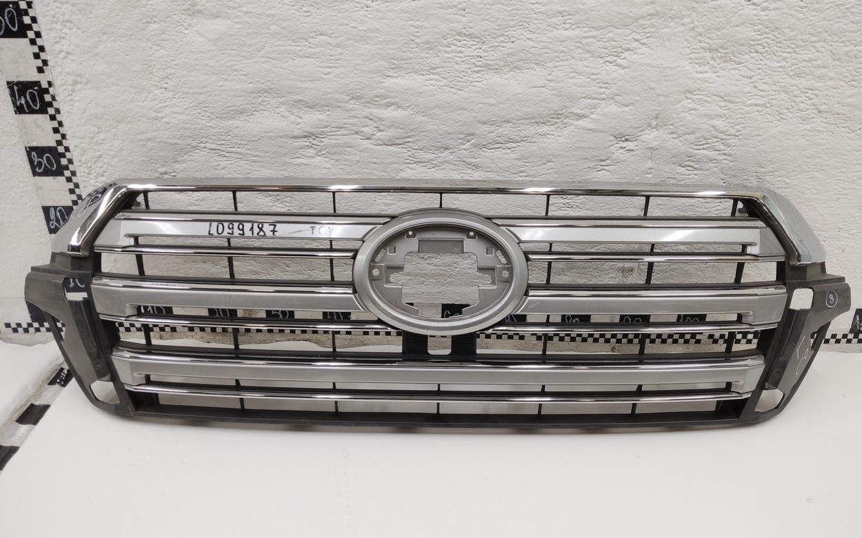 Решетка радиатора Toyota Land Cruiser 200 Restail 2