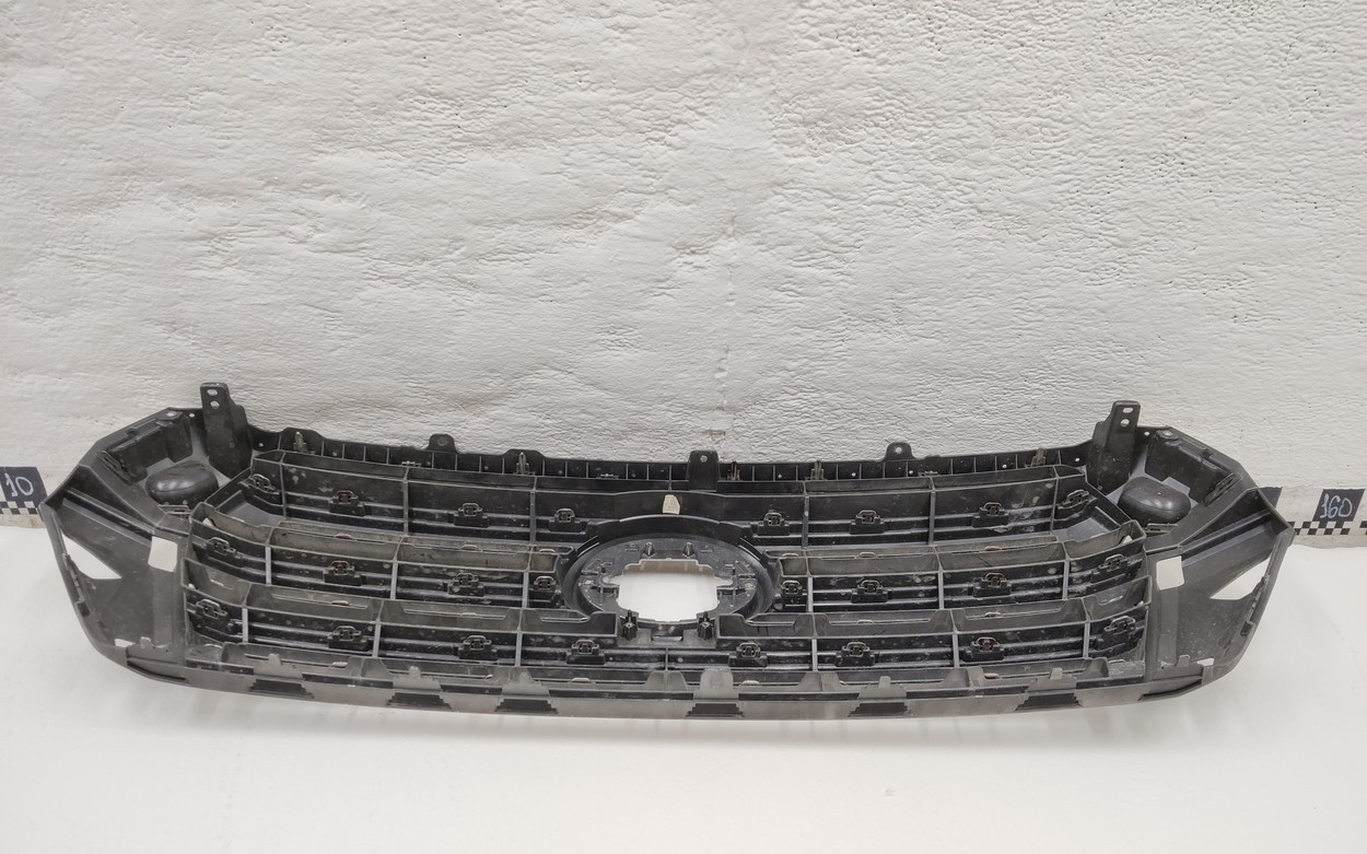 Решетка радиатора Toyota Land Cruiser 200 Restail 2