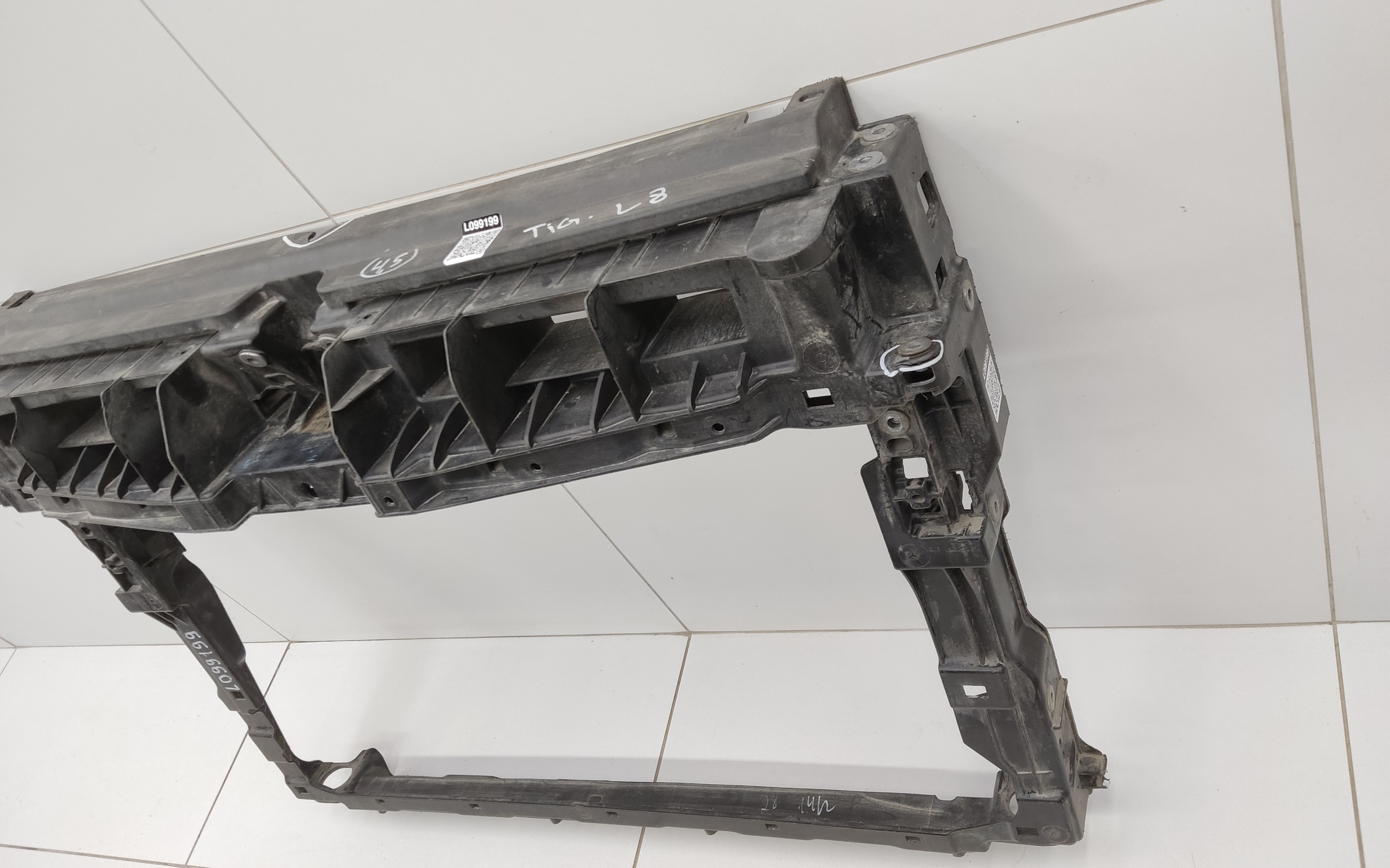 Панель передняя Volkswagen Tiguan 2  1.4L