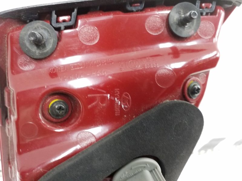 Фонарь задний правый внутренний Hyundai Solaris 2