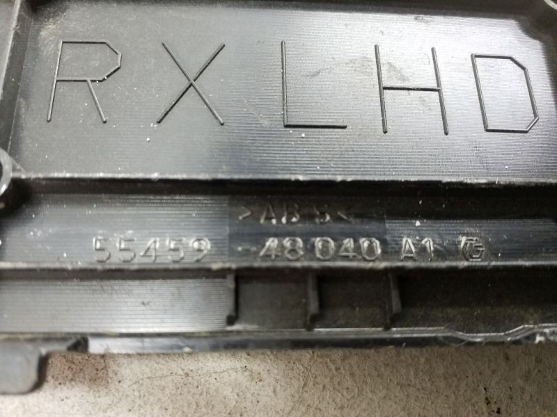 Накладка бардачка декоративная нижняя правая Lexus RX 3