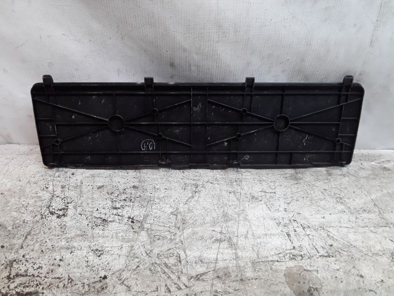 Заглушка обшивки крышки багажника Toyota RAV4 CA40