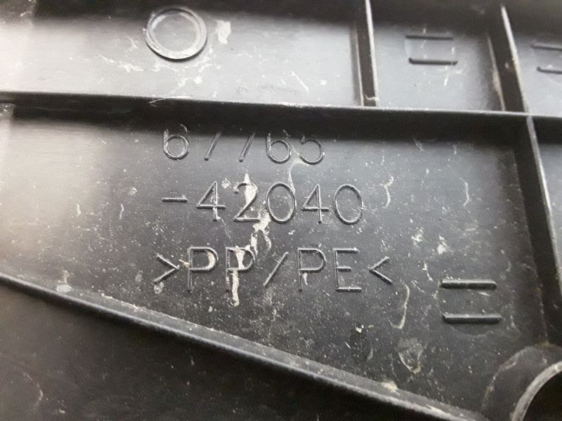 Заглушка обшивки крышки багажника Toyota RAV4 CA40