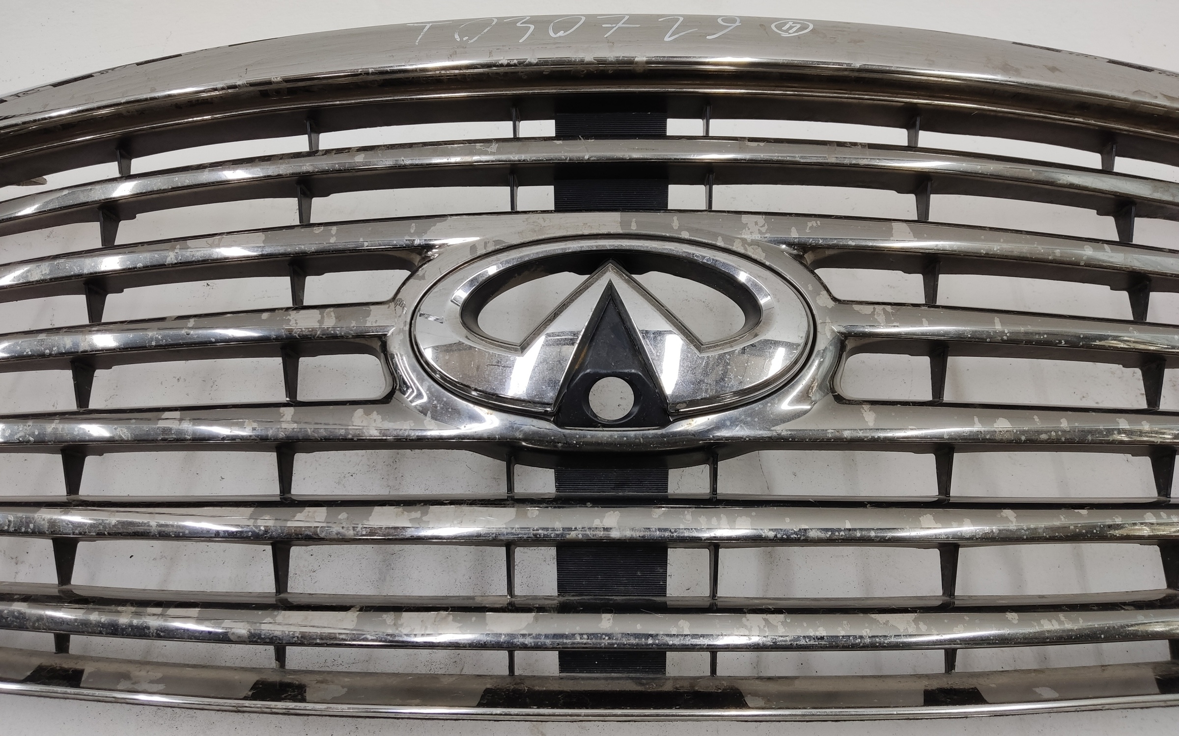 Решетка радиатора Infiniti QX56 2