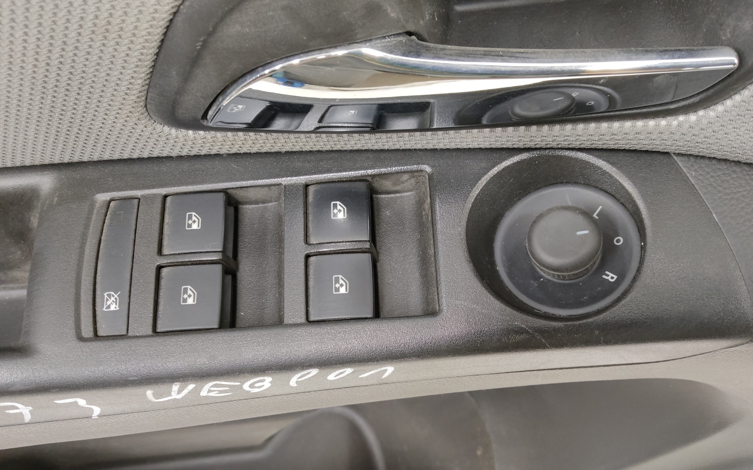 Обшивка двери передней левой Chevrolet Cruze