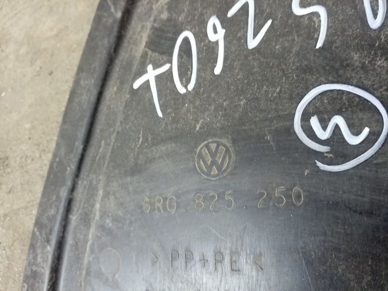 Пыльник двигателя нижний правый Volkswagen Polo 5