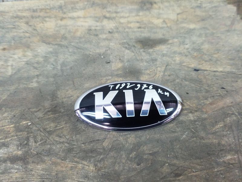 Эмблемма крышки багажника Kia Rio 3