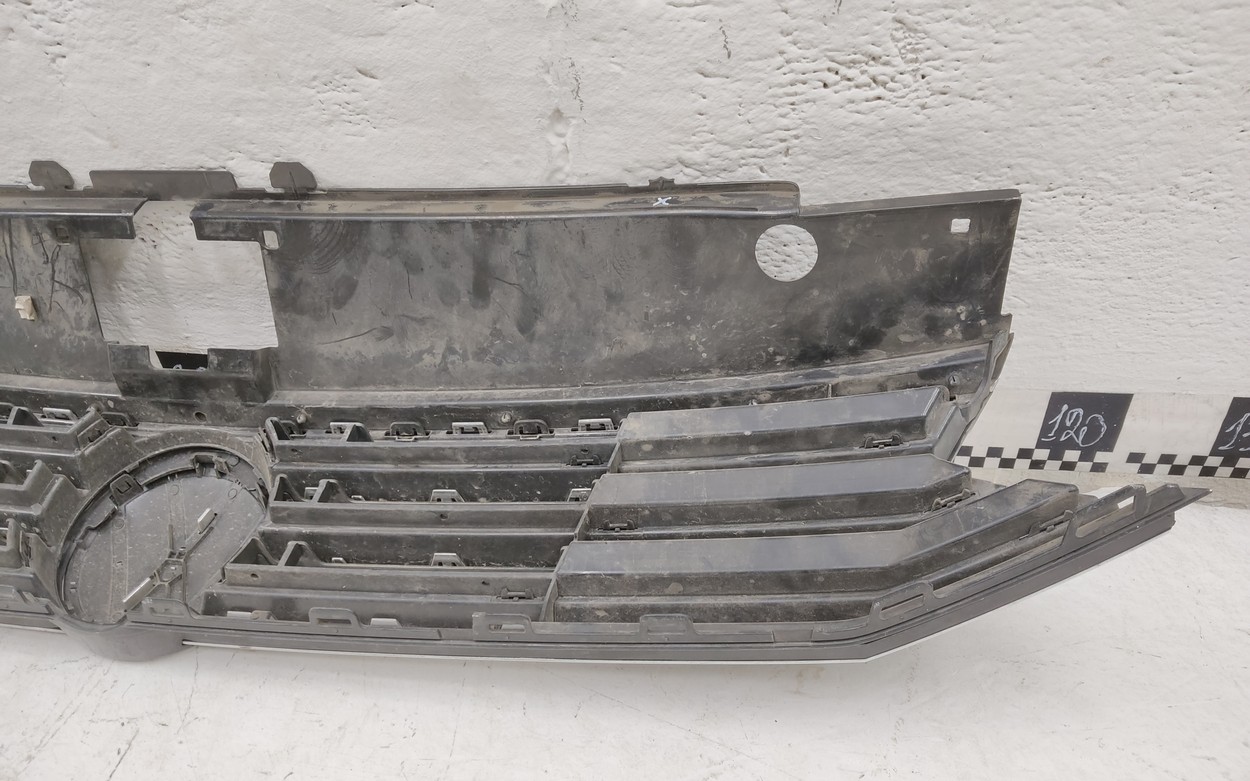 Решётка радиатора Volkswagen Passat B8