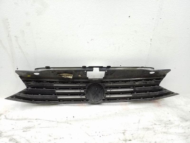 Решётка радиатора Volkswagen Passat B8