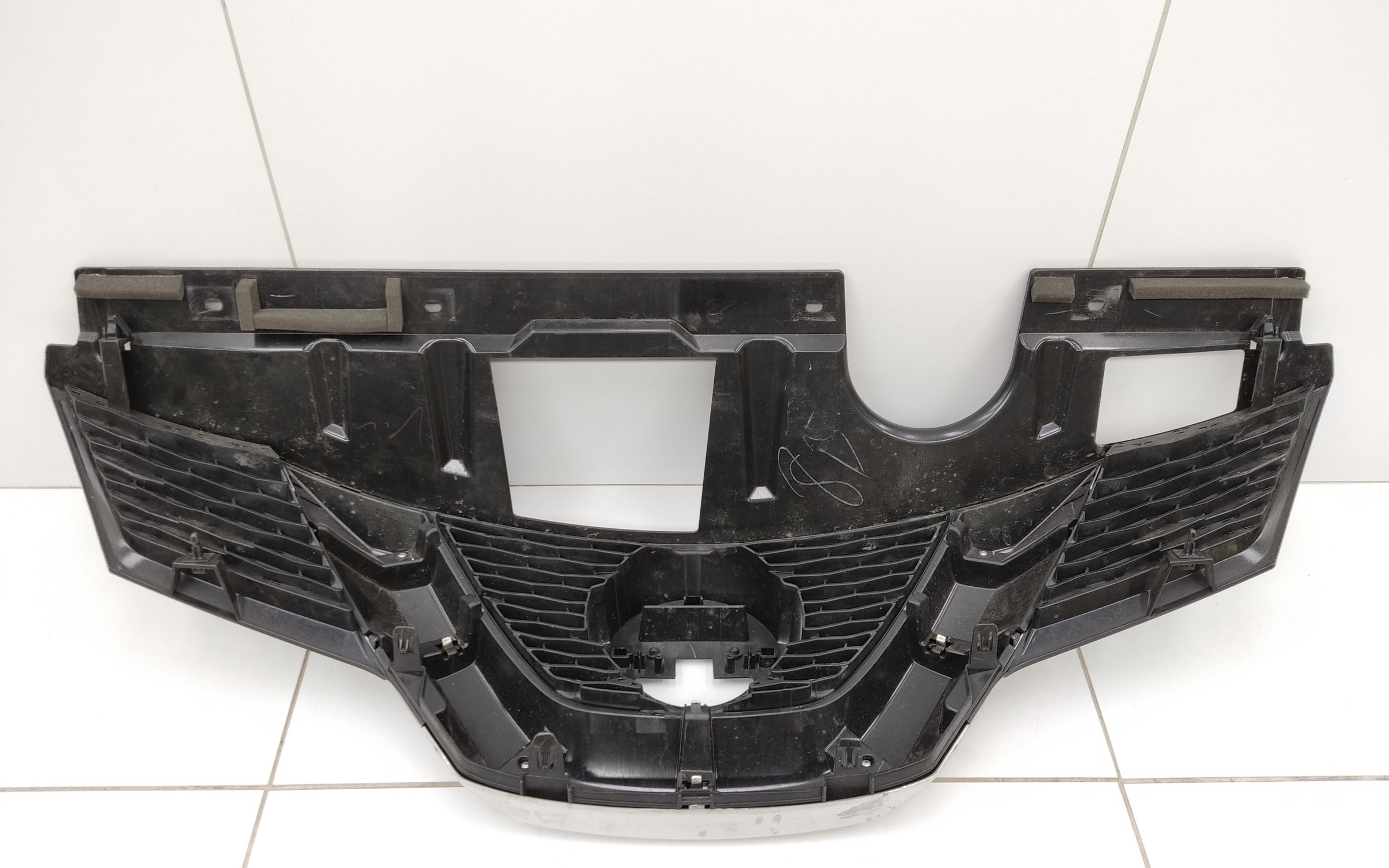 Решетка радиатора Nissan X-Trail T32 под камеру