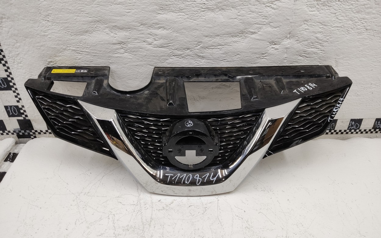 Решетка радиатора Nissan X-Trail T32 под камеру