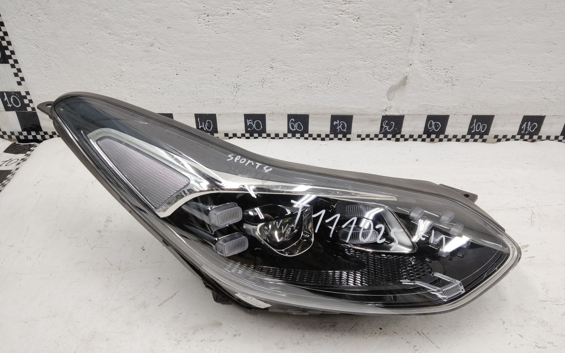 Фара передняя правая Kia Sportage 4 Restail Led ДХО