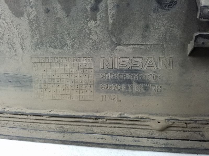 Накладка двери задней правой Nissan Qashqai 1