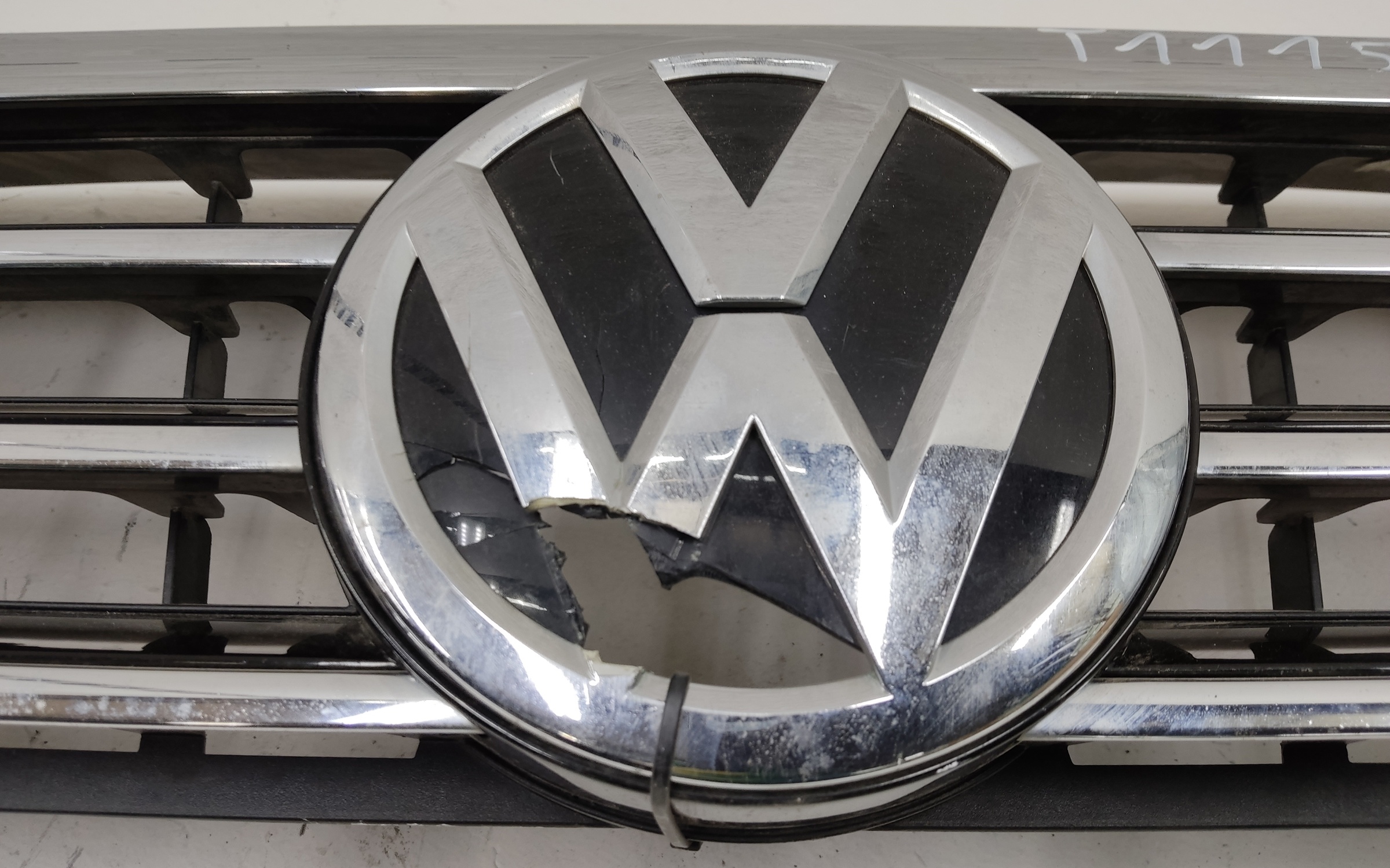 Решётка радиатора Volkswagen Passat B8