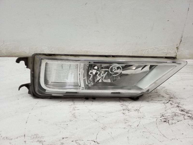 Фара ПТФ передняя правая Volkswagen Tiguan 2