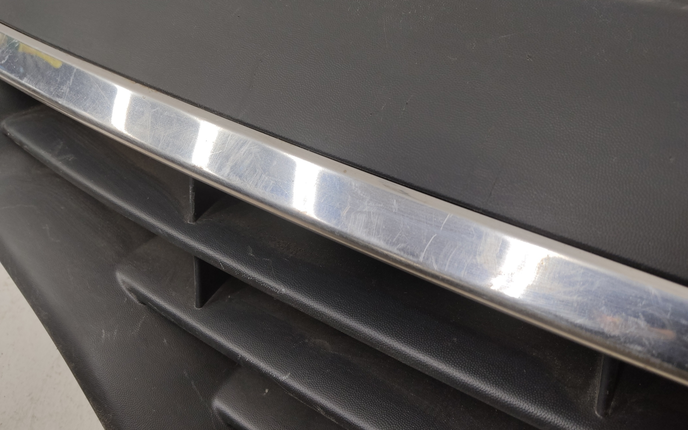 Решетка радиатора Renault Logan 2