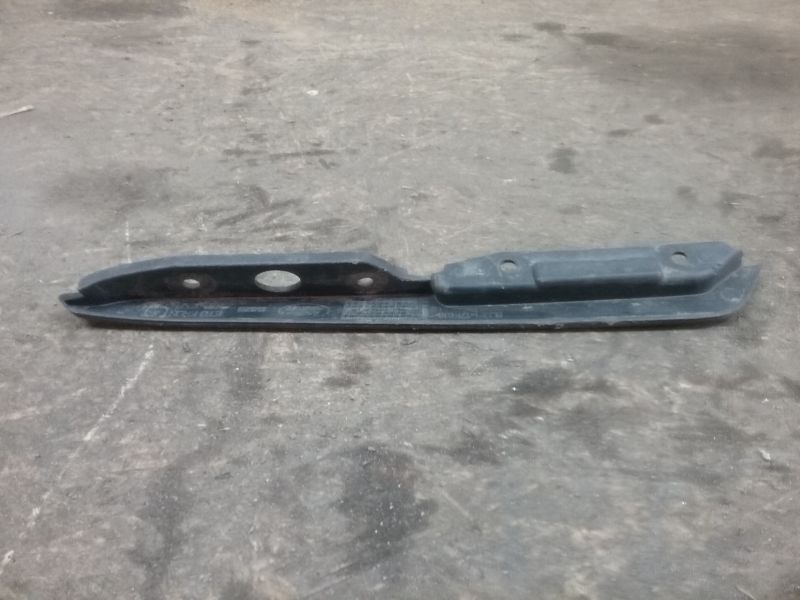 Юбка переднего бампера правая часть Range Rover Evoque