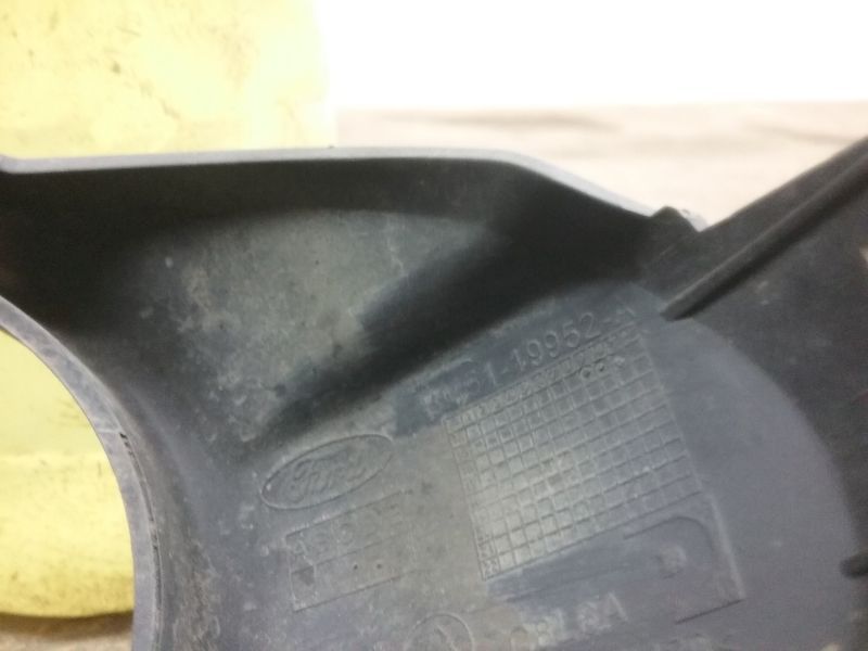 Рамка ПТФ передняя правая Ford Focus 3 матовая