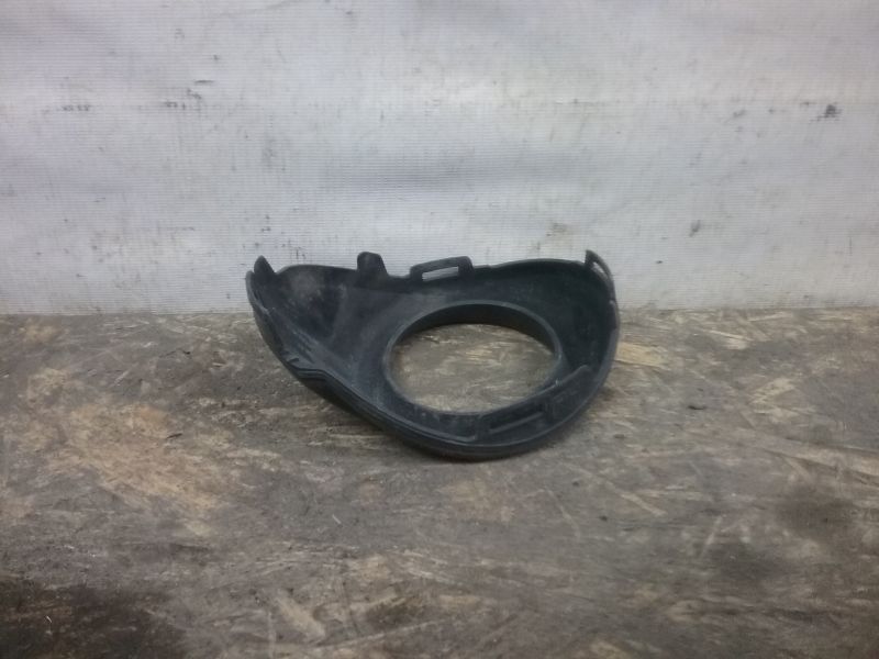 Рамка ПТФ передняя правая Ford Focus 3 матовая