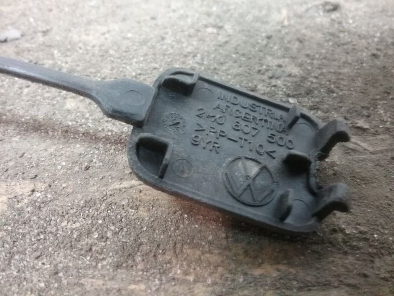 Заглушка буксировочного крюка заднего бампера Volkswagen Amarok