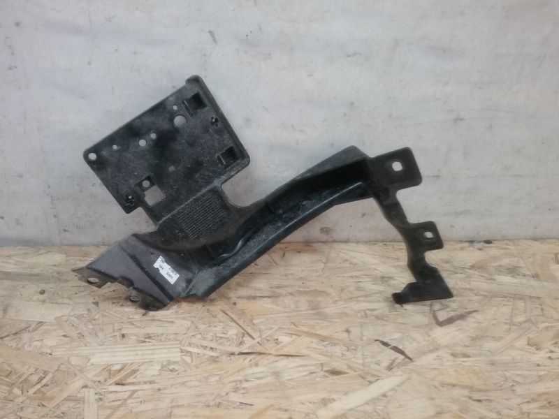 Кронштейн заднего бампера левый Range Rover Evoque