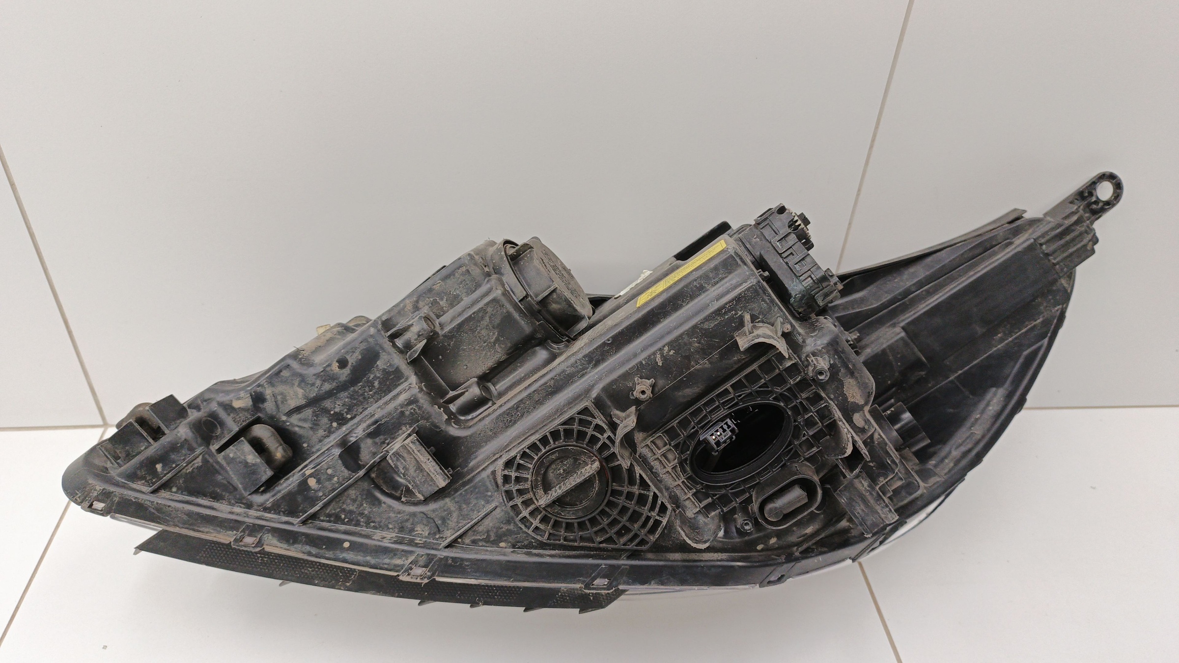 Фара передняя правая Kia Sorento 3 ксенон ДХО