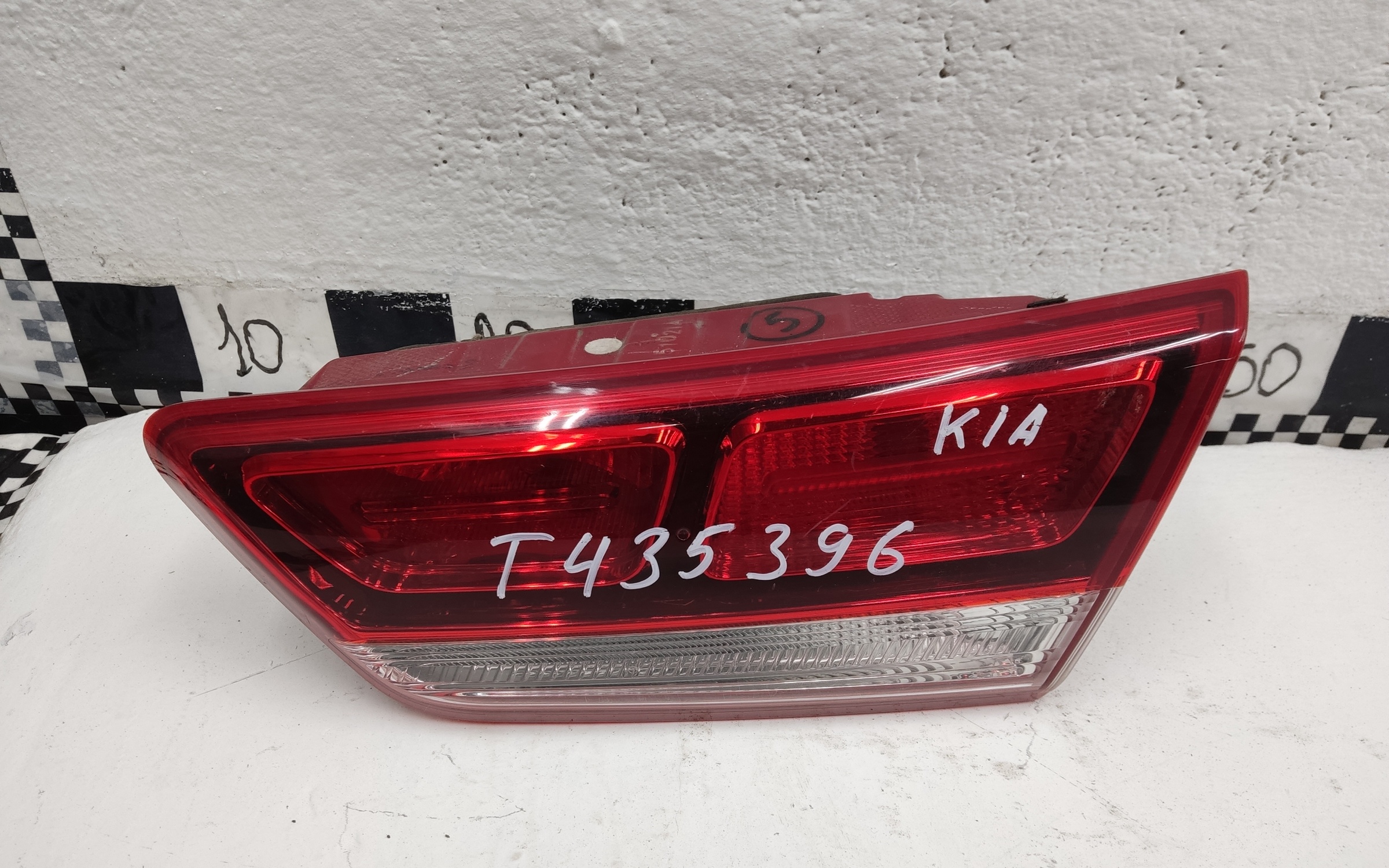 Фонарь задний правый внутренний Kia Optima 4 под лампы