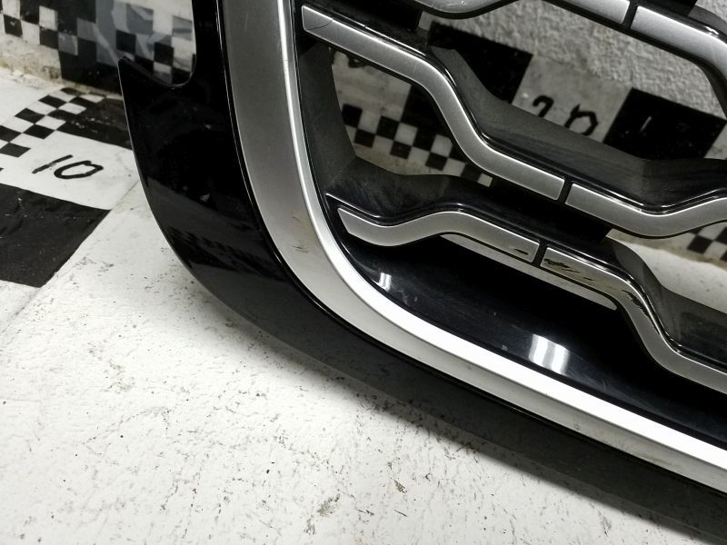 Решетка радиатора Land Rover Discovery 5