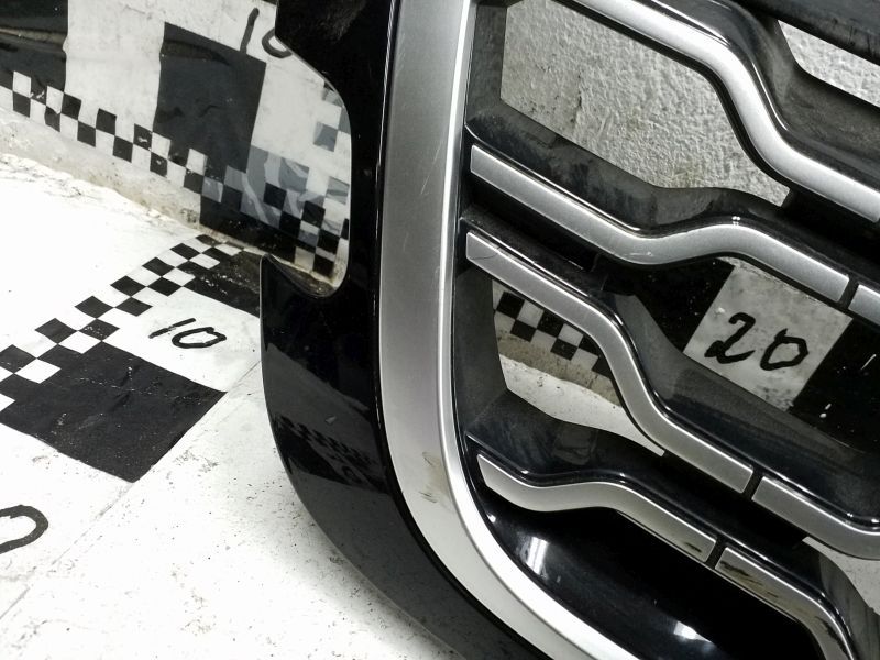 Решетка радиатора Land Rover Discovery 5