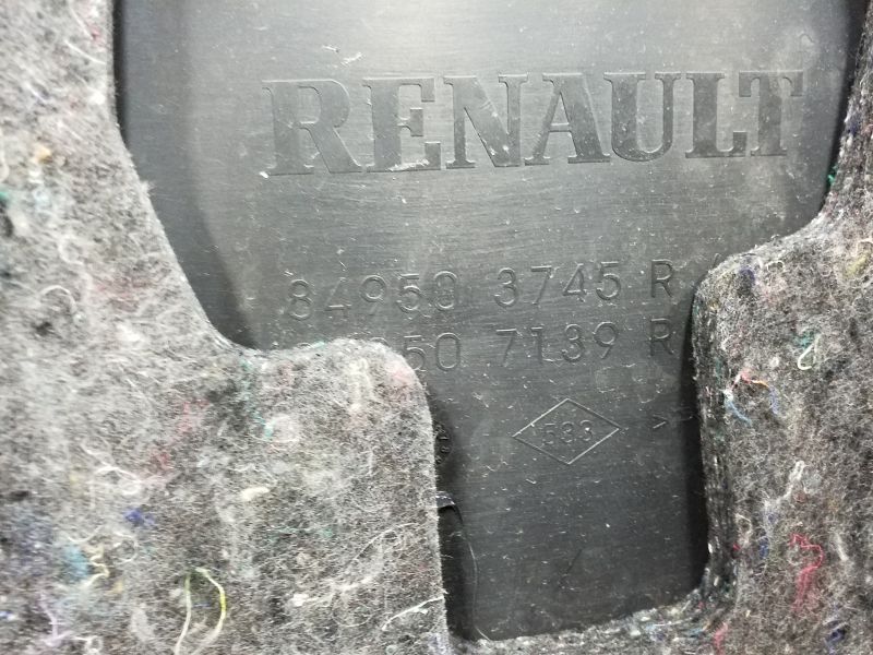 Обшивка багажника правая Renault Duster